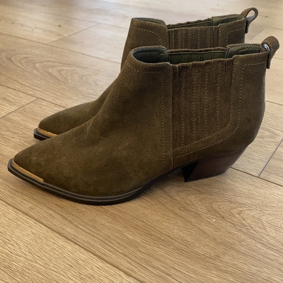Sbicca Shoes - Sbicca Vintage collection leather booties size 8